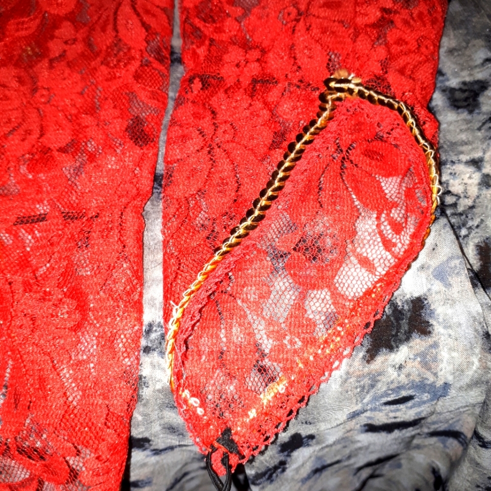 Lace fingerless gloves
